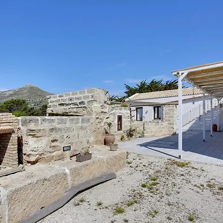 Senia Del Rais * Favignana